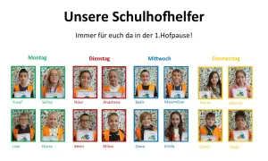 Schulhofhelfer der Grundschule, die Urkunden halten. Kein Streit unter Kindern, nur stolze Gesichter!