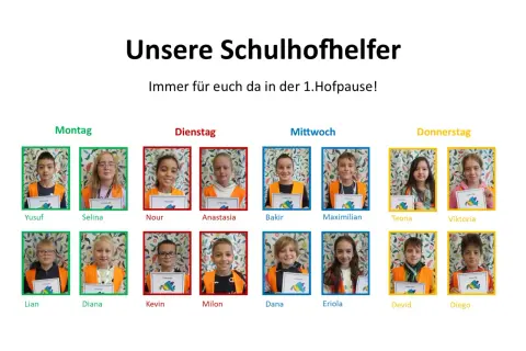 Schulhofhelfer der Grundschule, die Urkunden halten. Kein Streit unter Kindern, nur stolze Gesichter!