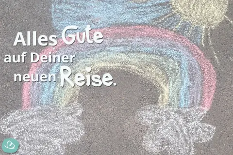 Bunter Kreide-Regenbogen und Sonne auf Asphalt. "Alles Gute auf Deiner neuen Reise." – ein Abschiedsgruß für den Kindergartenwechsel.