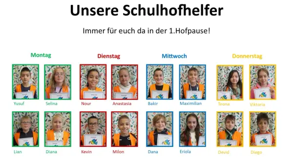 Schulhofhelfer der Grundschule, die Urkunden halten. Kein Streit unter Kindern, nur stolze Gesichter!