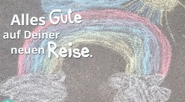 Bunter Kreide-Regenbogen und Sonne auf Asphalt. "Alles Gute auf Deiner neuen Reise." – ein Abschiedsgruß für den Kindergartenwechsel.
