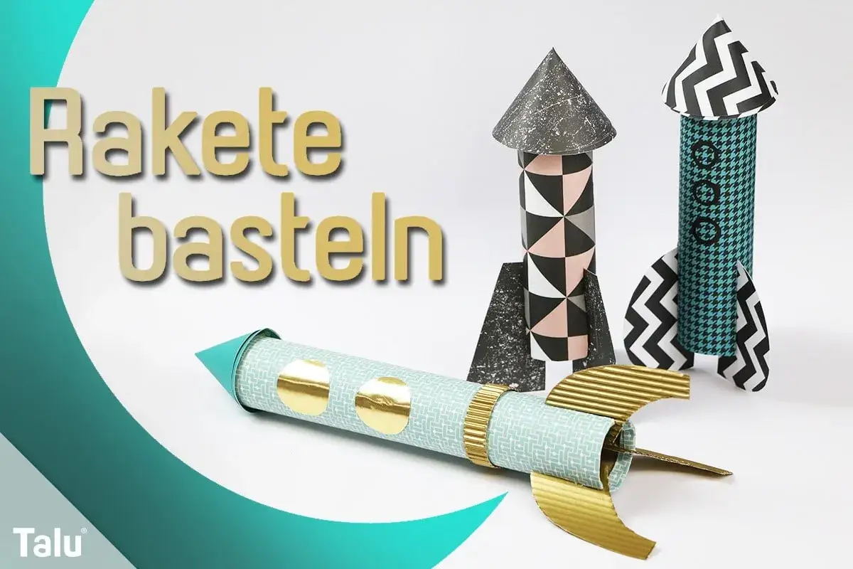 Drei selbstgebastelte Raketen aus Papprollen, bereit für den Start ins Weltall. Eine Anleitung zum Rakete basteln.